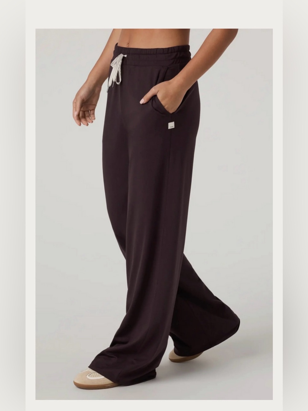 NEW (in bag) Vuori Essential Halo wideleg 🔥